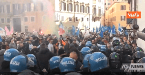I poliziotti: “Solidarietà ai colleghi ma quella piazza di Roma la capiamo”